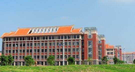 北部灣大學(xué)在哪里？北部灣大學(xué)濱海校區(qū)地址是多少？郵編是多少？