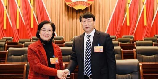 陳鴻寧任柳州政協(xié)主席，曾任柳州市委常委、政法委書記（陳鴻寧簡歷）