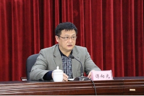 譚向光簡歷：廣西自治區(qū)政協(xié)提案委員會副主任譚向光，曾任廣西體育局局長，南寧市委常委、組織部部長
