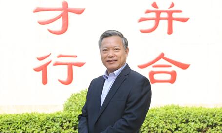 伍先華簡歷：南寧師范大學(xué)黨委副書記伍先華，曾任廣西民族大學(xué)副校長