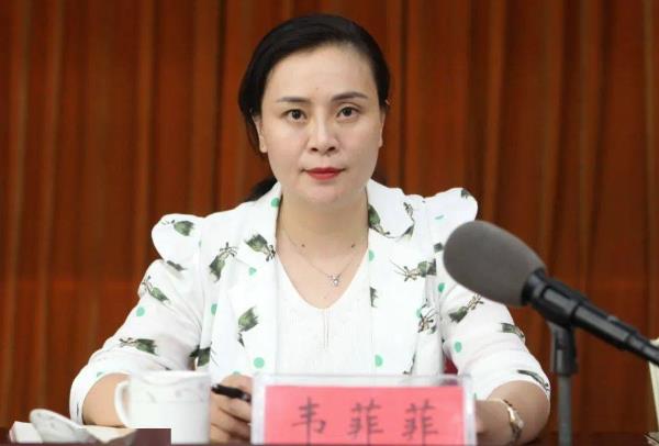 韋菲菲簡歷：柳州市接待辦主任韋菲菲，曾任魚峰區(qū)委副書記，柳南區(qū)委常委、統(tǒng)戰(zhàn)部部長、柳江區(qū)委常委、宣傳部部長、副區(qū)長
