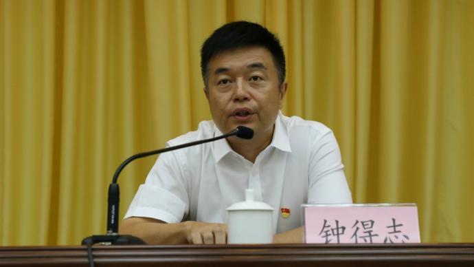 鐘得志簡(jiǎn)歷：廣西自治區(qū)人民政府黨組成員、秘書長(zhǎng)鐘得志，曾任廣西紀(jì)委副書記，賀州市委副書記，玉林副市長(zhǎng)