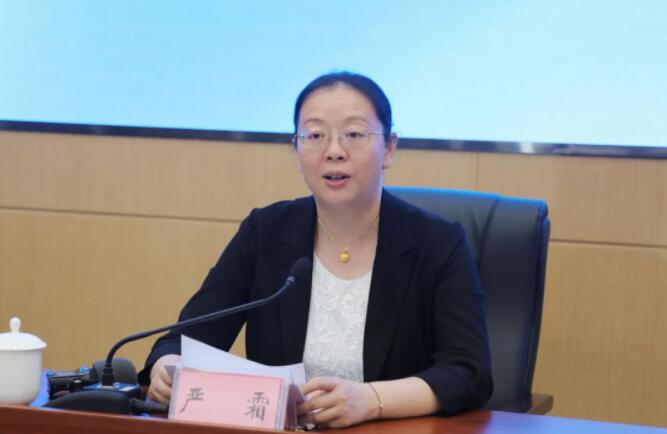 嚴(yán)霜簡歷：廣西文聯(lián)黨組書記、副主席嚴(yán)霜，曾任廣西文化旅游廳副廳長