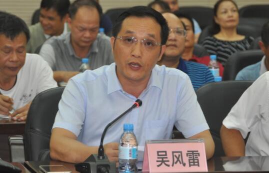吳風(fēng)雷簡歷：百色市凌云縣委書記吳風(fēng)雷，曾任百色市政府秘書長、外事辦主任、農(nóng)業(yè)農(nóng)村局局長