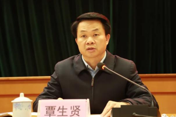覃生賢簡(jiǎn)歷：河池農(nóng)機(jī)中心主任覃生賢被查，曾任金城江區(qū)委書記、區(qū)長(zhǎng)、天峨縣副書記