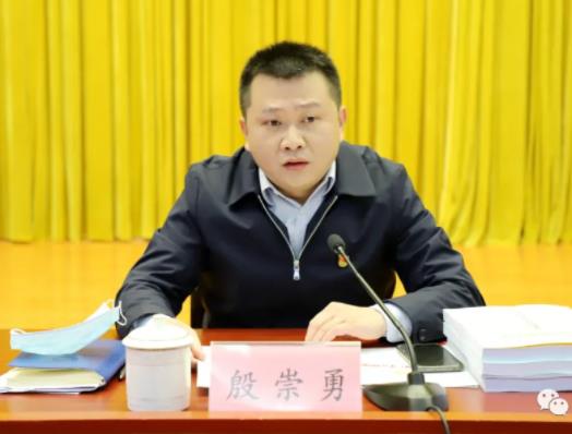 殷崇勇簡歷：貴港市港南區(qū)委副書記、區(qū)長殷崇勇，曾任貴港市委網(wǎng)信辦主任、宣傳部副部長，覃塘區(qū)委常委、副區(qū)長