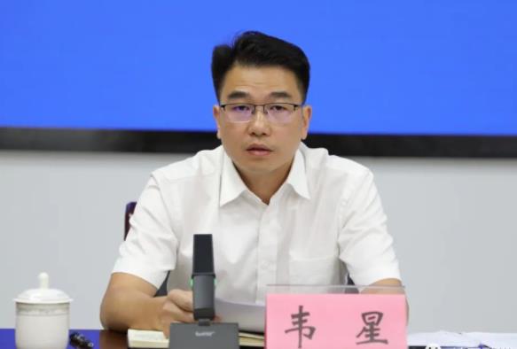 韋星簡歷：百色市交通局局長韋星，曾任百色市組織部副部長，靖西市委常委、常務副市長，田林縣委常委、組織部部長