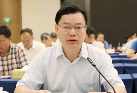 凌玉強(qiáng)簡歷：百色市下轄平果市委書記凌玉強(qiáng)，曾任百色市政府副秘書長、人社局局長、醫(yī)保局局長