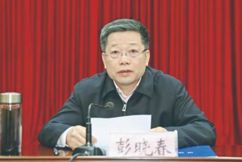 彭曉春簡歷：廣西自治區(qū)政協(xié)原副主席彭曉春，曾任百色市委書記，賀州市委書記